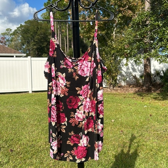 ~e New Torrid floral cami - Picture 2 of 9